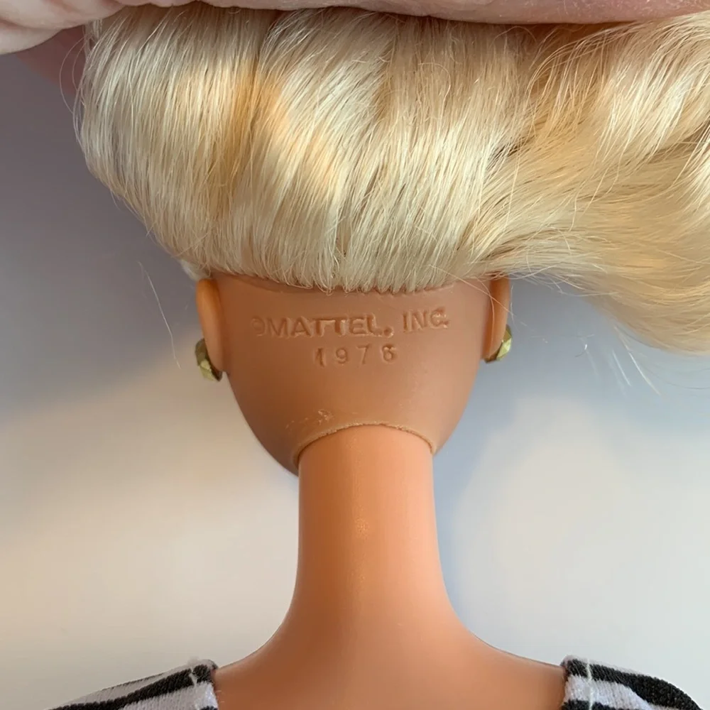 Vintage Barbie, Holiday Barbie 1991 #1871 - Picture 7 of 16